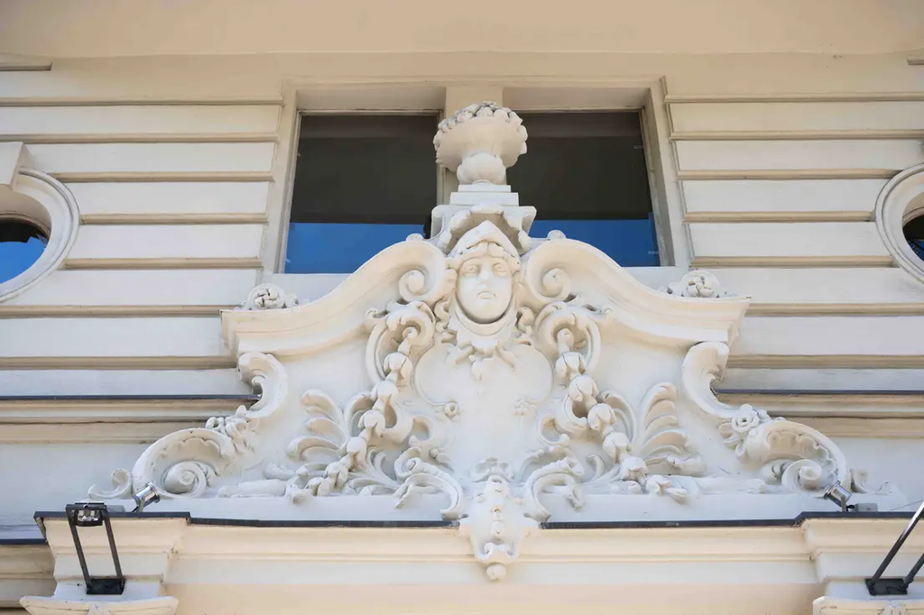 Top-Lage zwischen KaDeWe und Kurfürstendamm - sanierte Wohnung in prächtigem Altbau