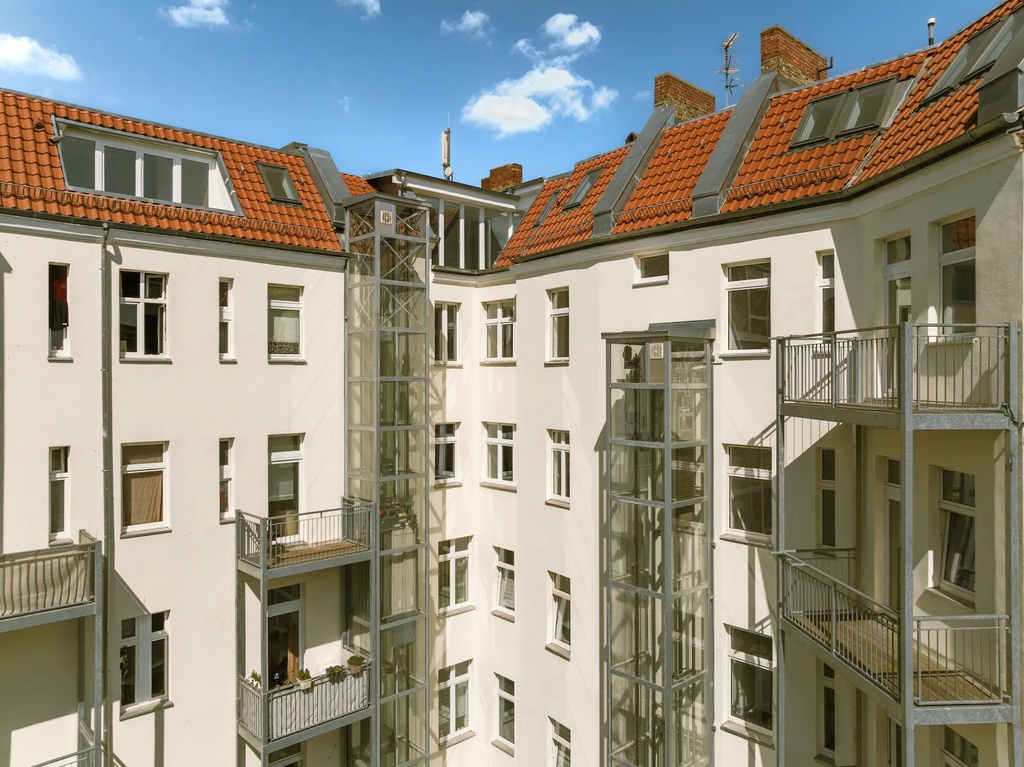 ATTRACTIVE ANTIQUE APARTMENTS WITH HIGH POTENTIAL IN BERLIN MITTE
