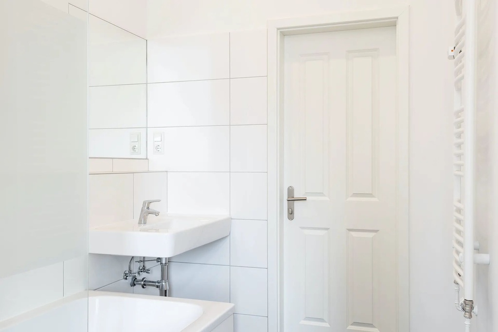 ATTRACTIVE ANTIQUE APARTMENTS WITH HIGH POTENTIAL IN BERLIN MITTE