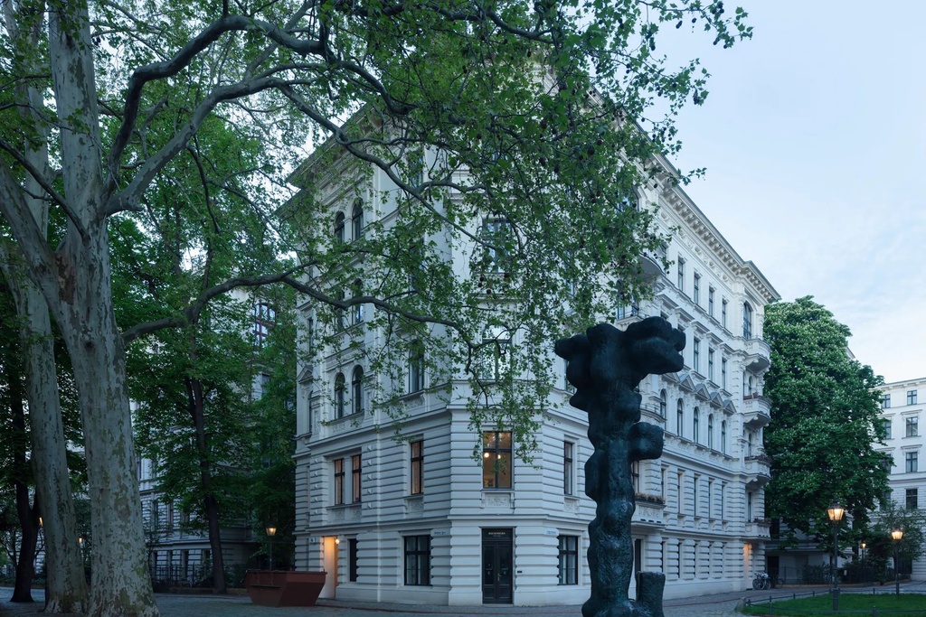 LIVING IN THE LEGENDARY TRENDY DISTRICT - REGENT 56