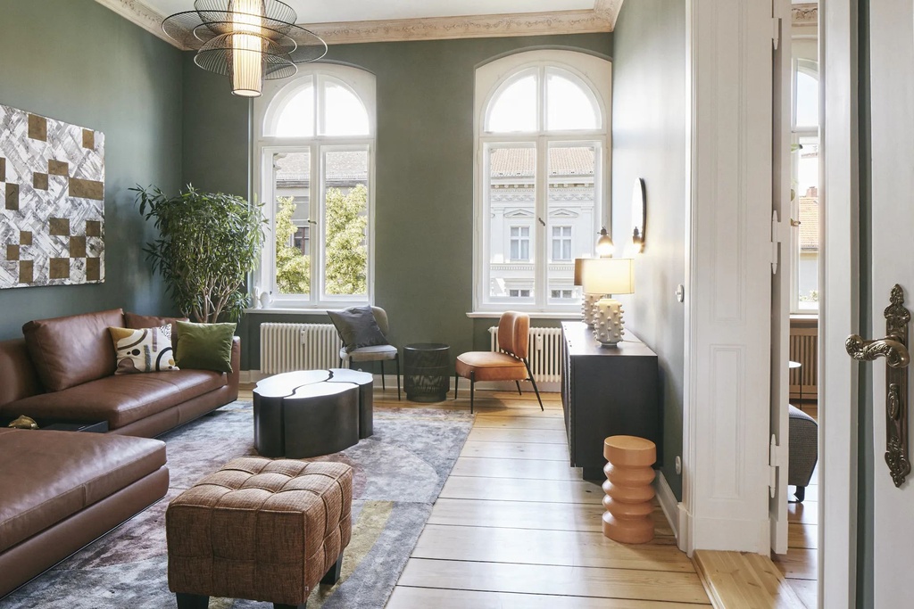 LIVING IN THE LEGENDARY TRENDY DISTRICT - REGENT 56