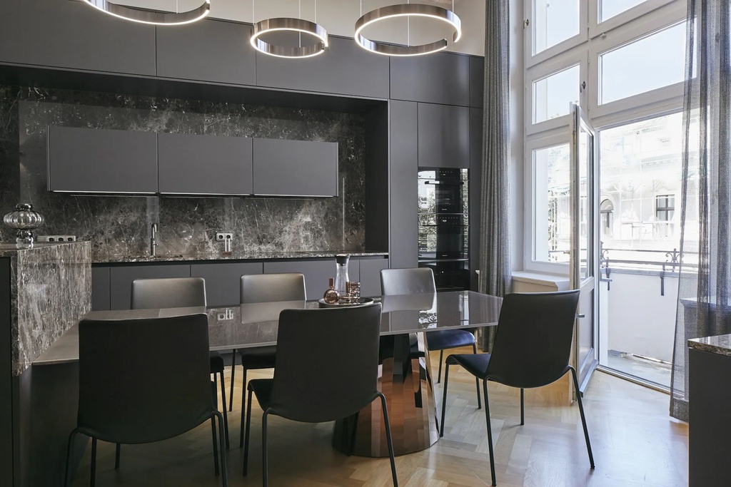 LIVING IN THE LEGENDARY TRENDY DISTRICT - REGENT 56