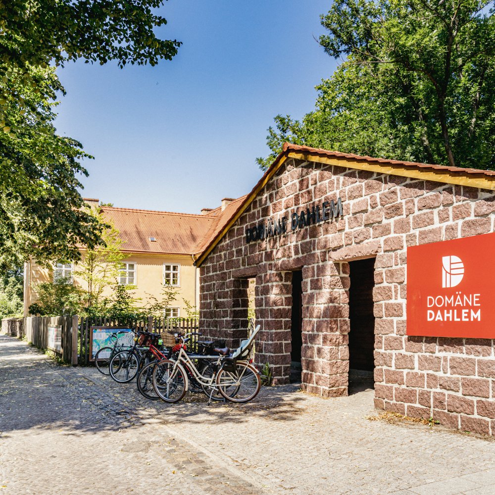 HISTORY MEETS MODERN ELEGANCE IN DAHLEM - GRUNEWALD ONE