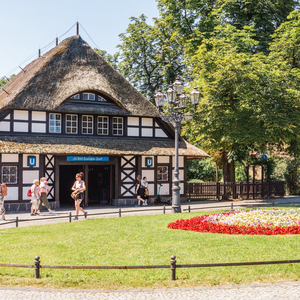 HISTORY MEETS MODERN ELEGANCE IN DAHLEM - GRUNEWALD ONE