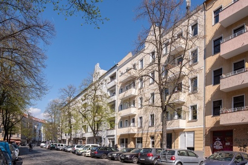 ELEGANT APARTMENT IN A MULTICULTURAL BOROUGH