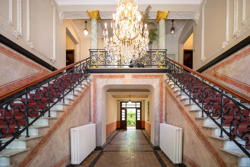 ​Top location between KaDeWe and Kurfürstendamm - renovated apartment in a magnificent old building